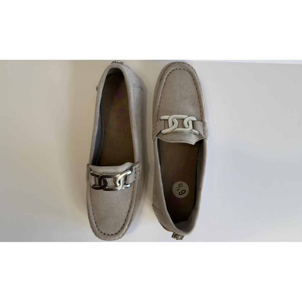 Gloria Vanderbilt Women Loafers 6.5 Taupe Suede Chain Slip On Flats NWOT